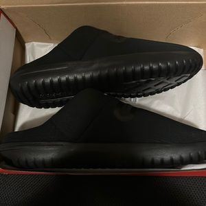 Nike burrow black phantom slippers/loafers